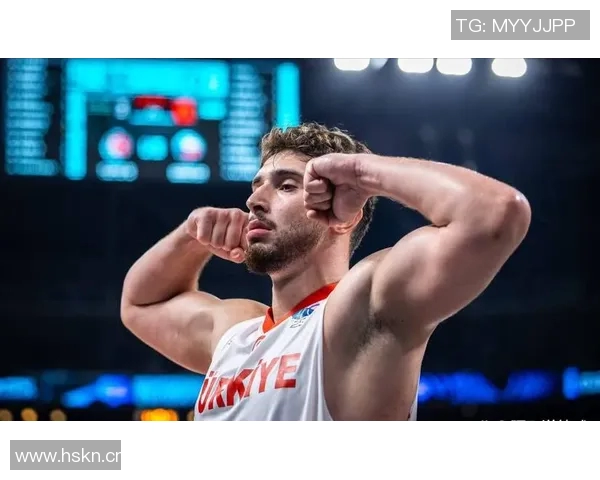 马龙称申京如约基奇般成为球队进攻核心角色展现出色表现 马龙称申京如约基奇般成为球队进攻核心角色展现出色表现