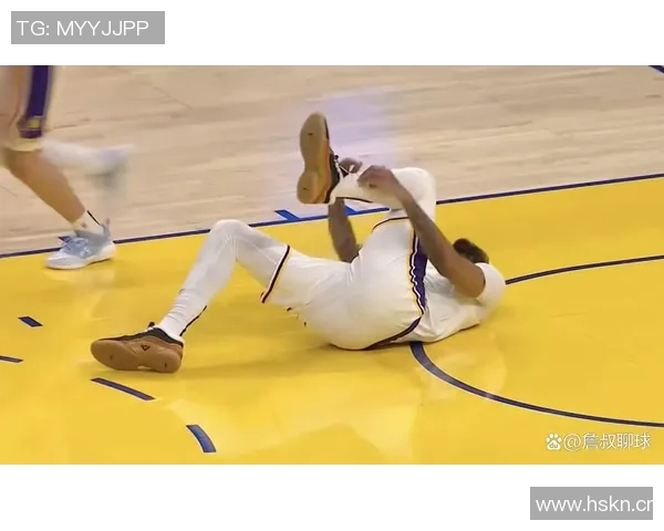 浓眉首节疑似崴脚退场4分4篮板1抢断望无大碍