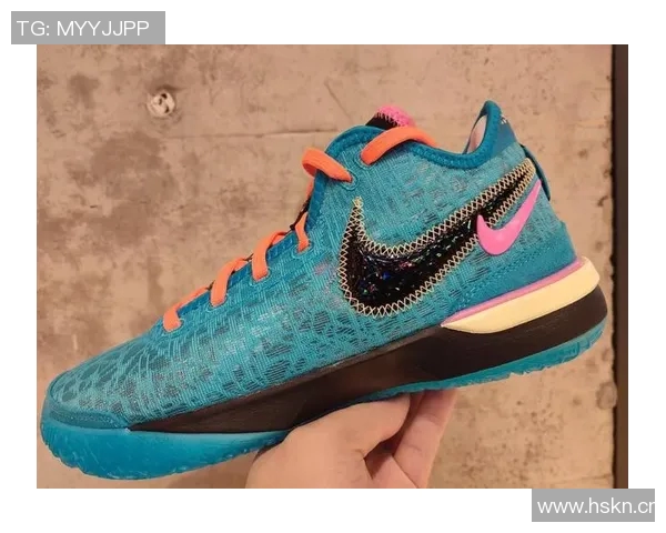 Nike为布朗尼母校塞拉峡谷定制LeBron23篮球鞋展现青春活力与运动精神