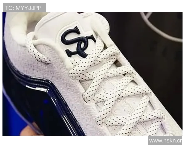 Nike为布朗尼母校塞拉峡谷定制LeBron23篮球鞋展现青春活力与运动精神 Nike为布朗尼母校塞拉峡谷定制LeBron23篮球鞋展现青春活力与运动精神