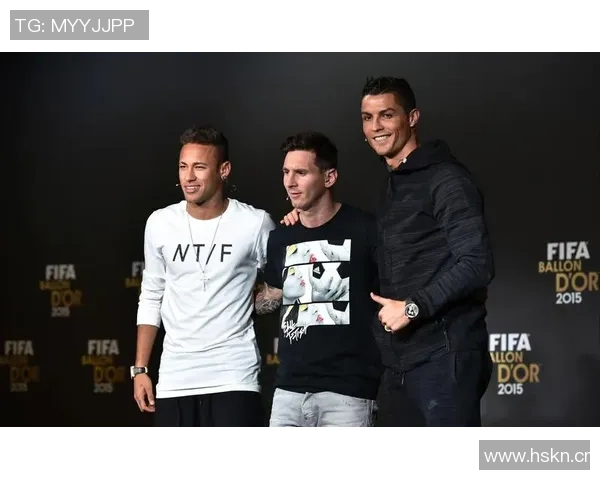 内马尔携家人共度甜蜜时光演唱会现场与女友亲密互动引热议 内马尔携家人共度甜蜜时光演唱会现场与女友亲密互动引热议