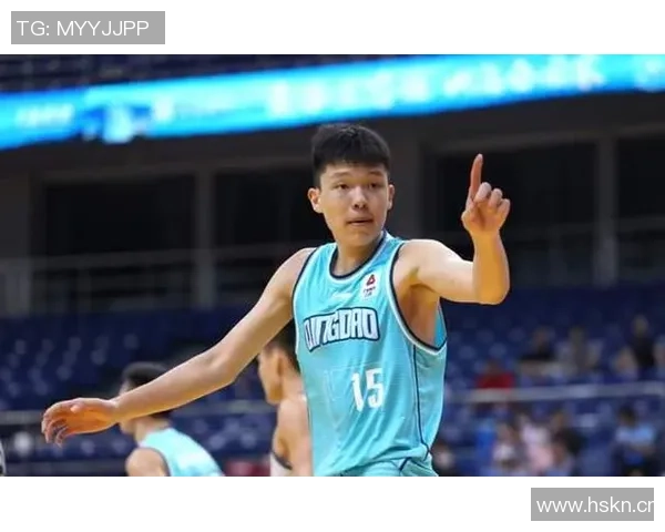 杨瀚森赛前热身展现惊人实力完美对抗后勾手与暴扣三分球全中